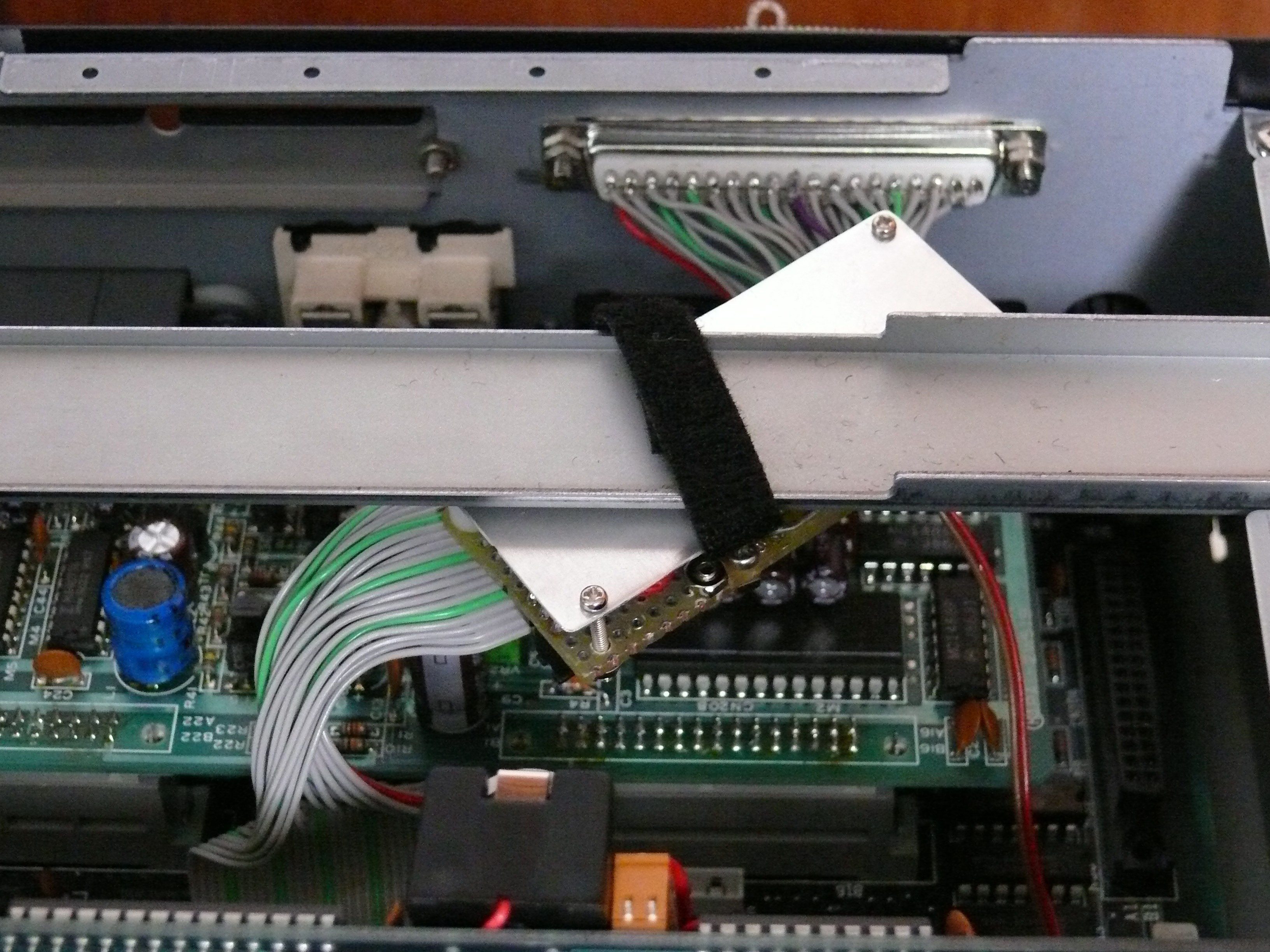 exthdd_divboard_conn1.jpg